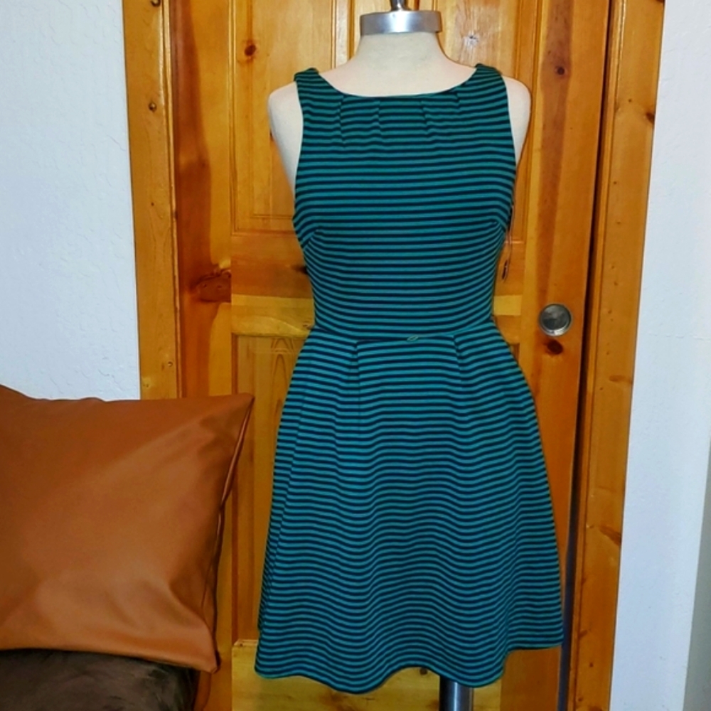 Striped Black & Green A-line Mid Length Dress w/ pockets - Size S